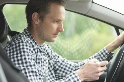 distracted driving causes