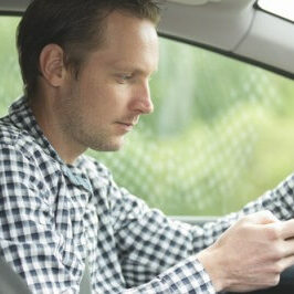 distracted driving causes